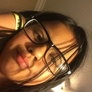 Meet your Posher, Alejandra